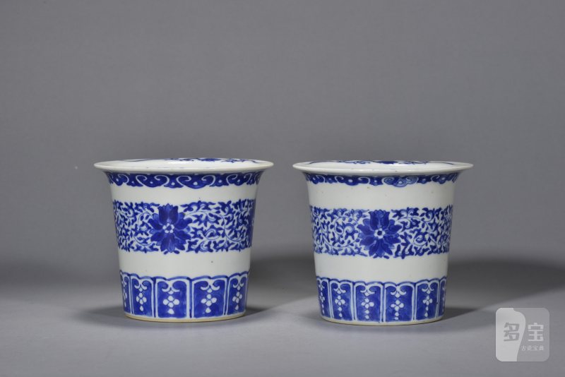 清晚期 青花缠枝花卉纹小花盆一对 - 图2